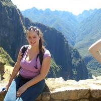Student Cassandra Gersh posing in travel photo in front of mountain in Peru