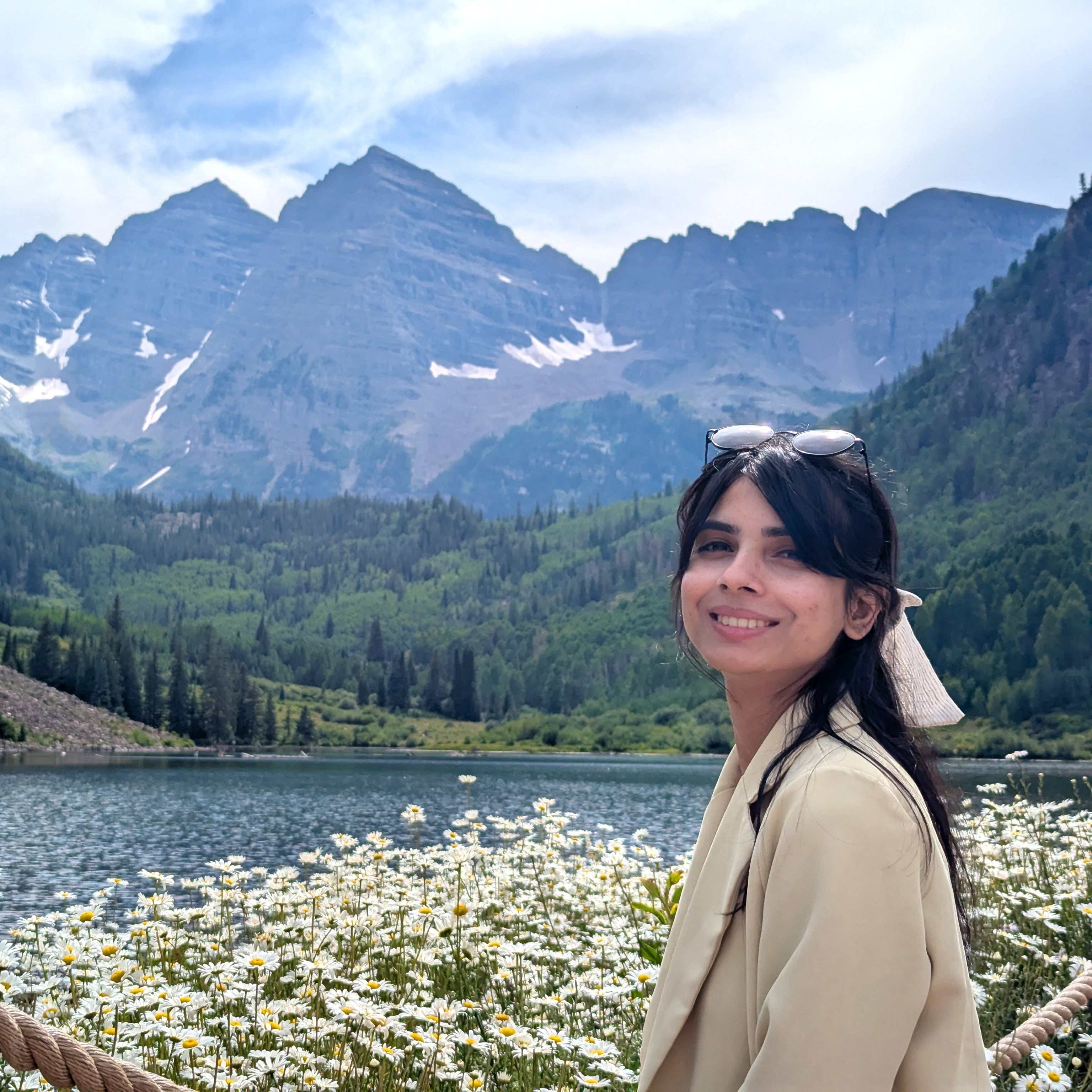 Asmita in front of a mountain range