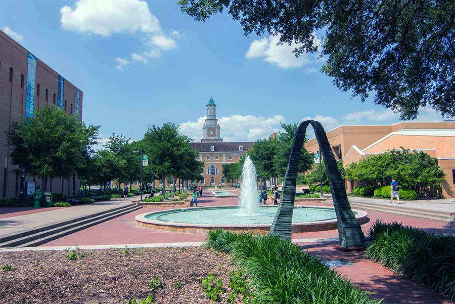 UNT Willis Library Mall